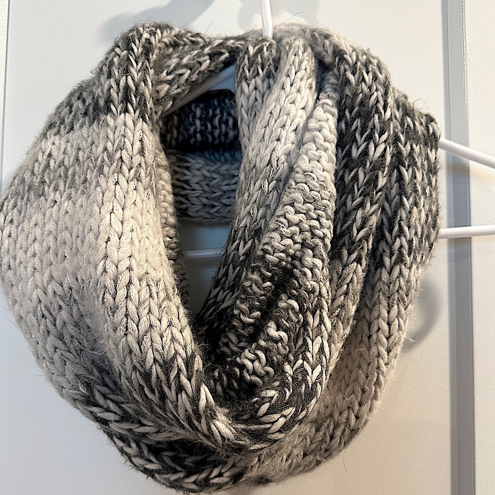 Abercrombie and Fitch infinity scarf - wool blend